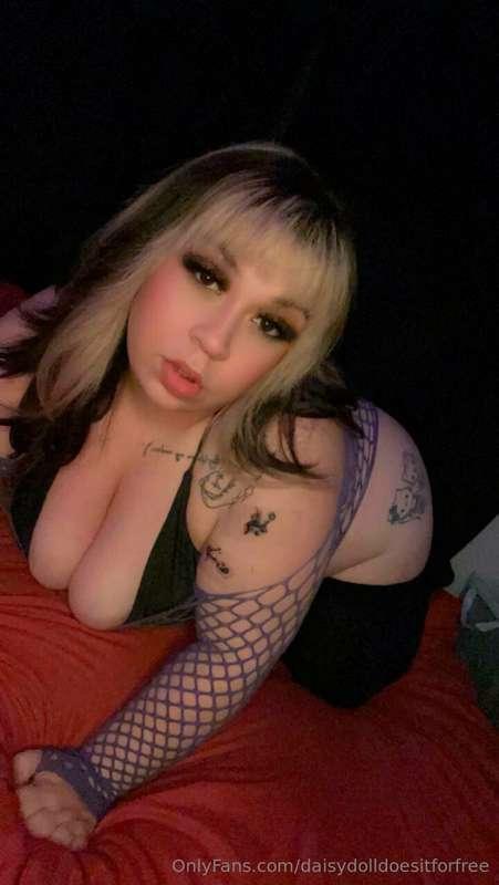 @yourpreachersdsughter is such a 𝐂𝐎𝐂𝐊 𝐂𝐑𝐀𝐕𝐈𝐍𝐆 WHORE 
She’s r..