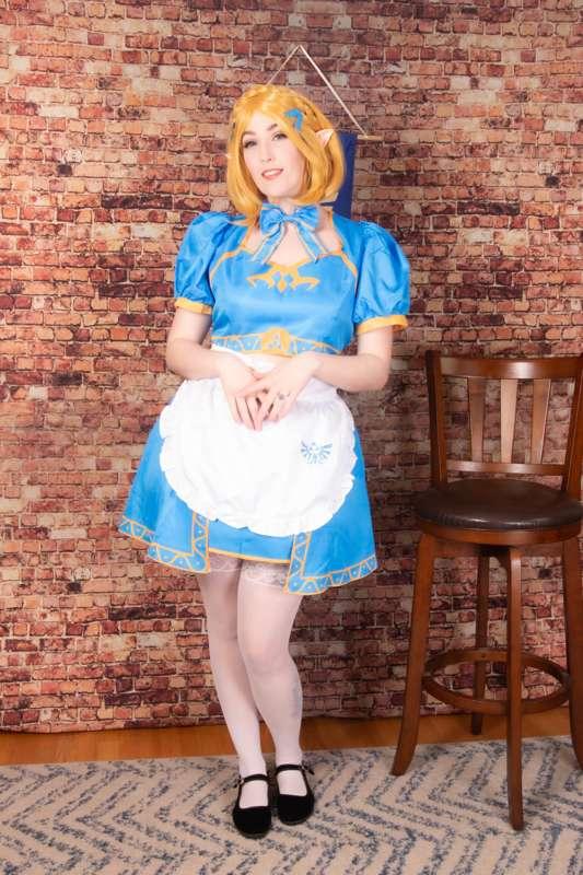 Maid Zelda cosplay photos