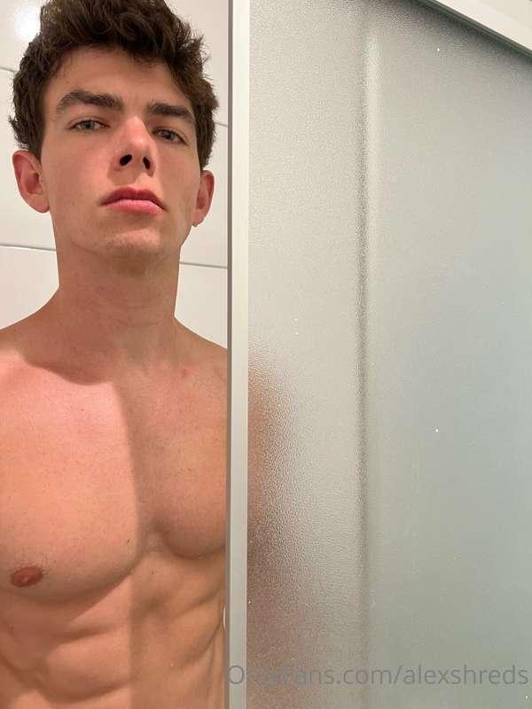 Who’s trying to join me in the shower? 💦