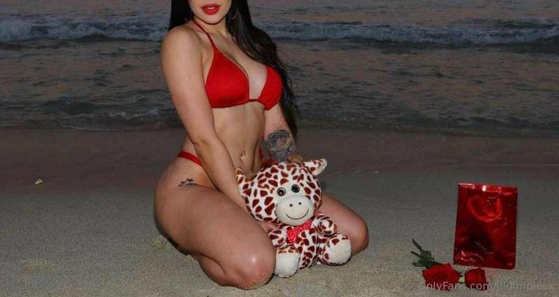 🍯🍯 Addictive, sweet, thick and juicy. @honey_cocainexx had m..