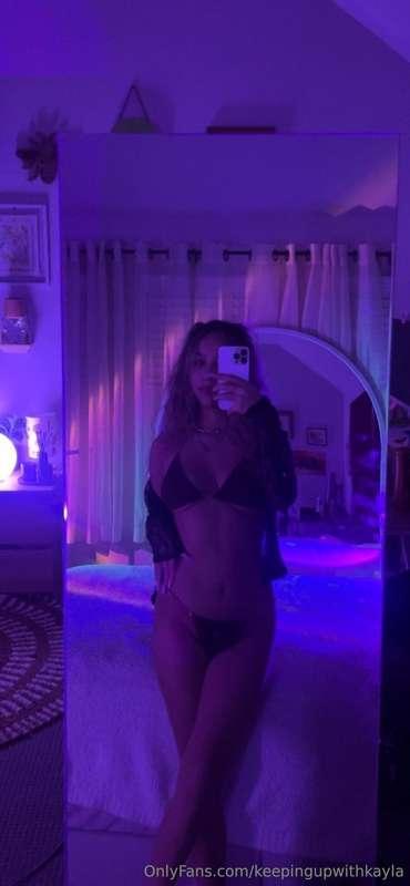 let's do fun things under the purple light 💋