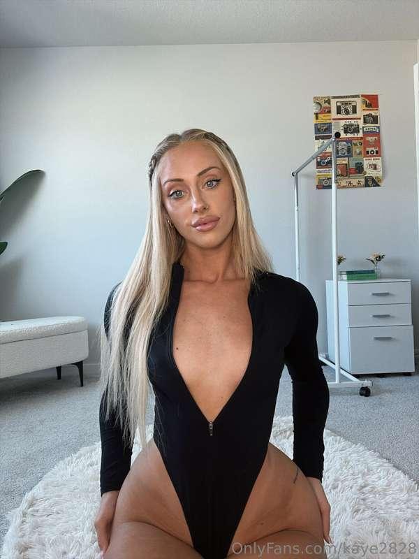 Start the day by taking this bodysuit off for me😘