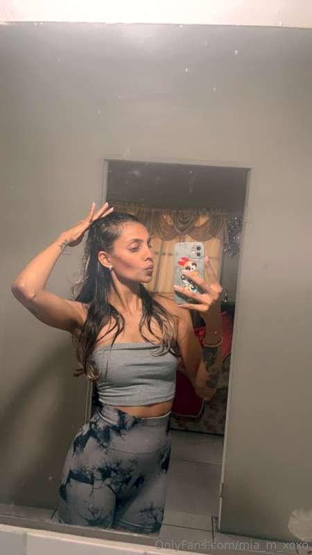 With or without top baby? 🍒👅