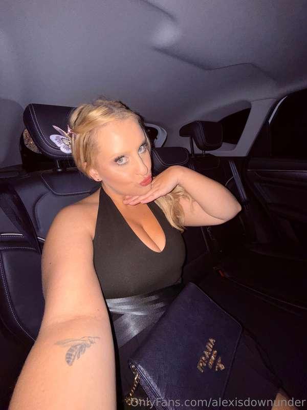 Out in the valley to celebrate a friends birthday 🥰 Feel fre..