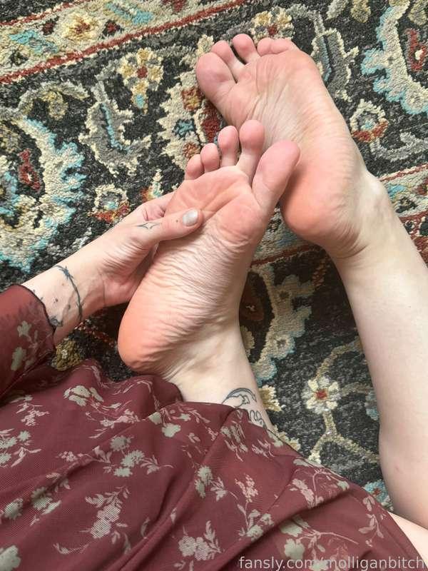 Special treat for my feet lovers🦶🏻


#fyp #feet #femdom #trans #shemale #transgirl #goddess #mistress #mommy #footfetish