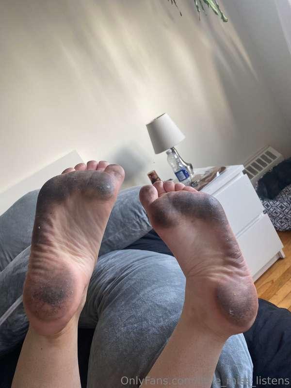 Hiiiiiii 🥰🤭It’s DIRTY FEET TIME 😈 ⏰ 👣Here you go ! A nice se..