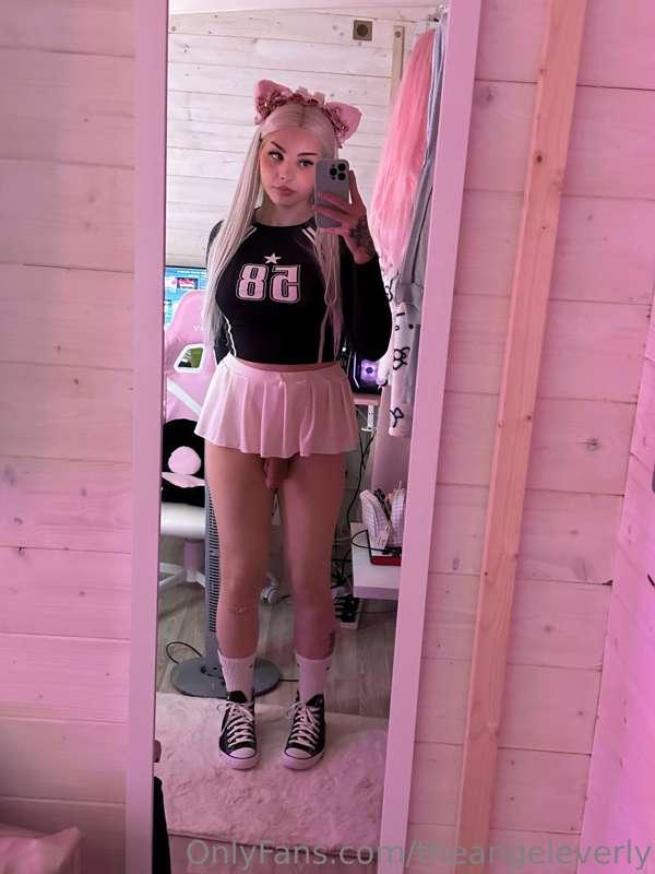 maybe u could get on ur knees >.< 
.・。.・゜✭・.・✫・゜・。..・。.・゜✭・...