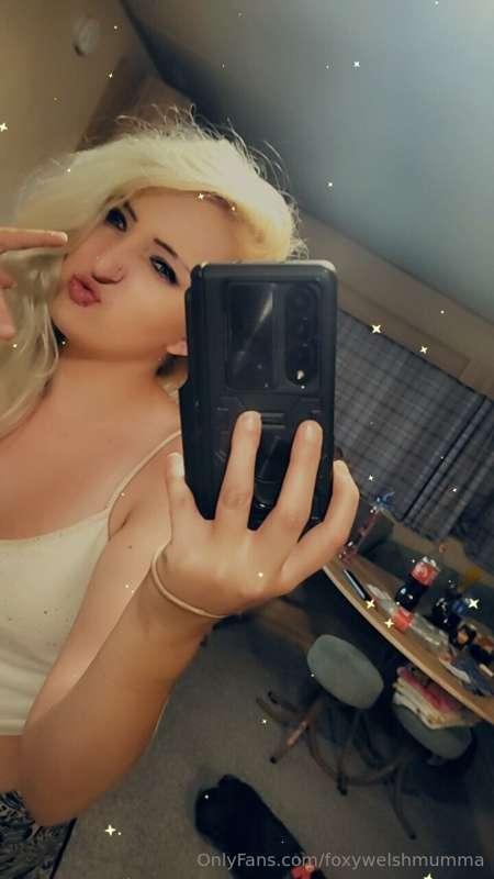 Who wants a Stripteas and a free vid so subscribe now mummy'..