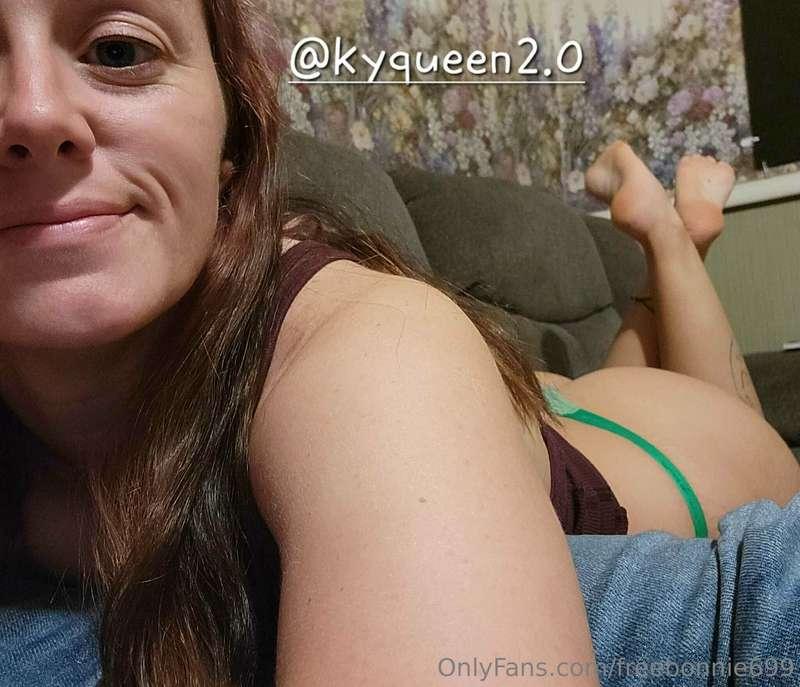 Cum check out this sexy Kentucky queen and all of her toys a..