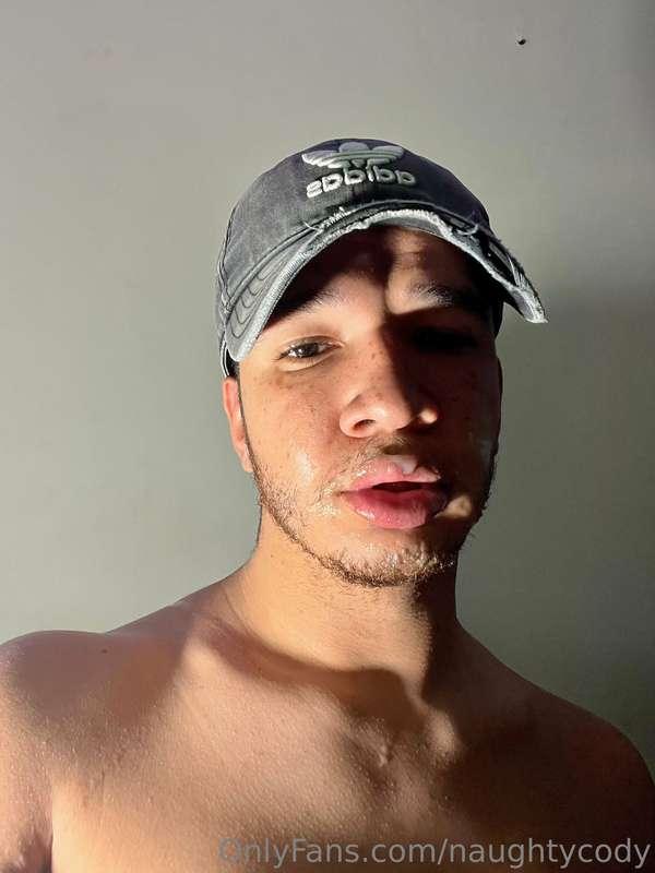 I jerked off my huge cock so hard that I cummed a lot🥵💦 If y..
