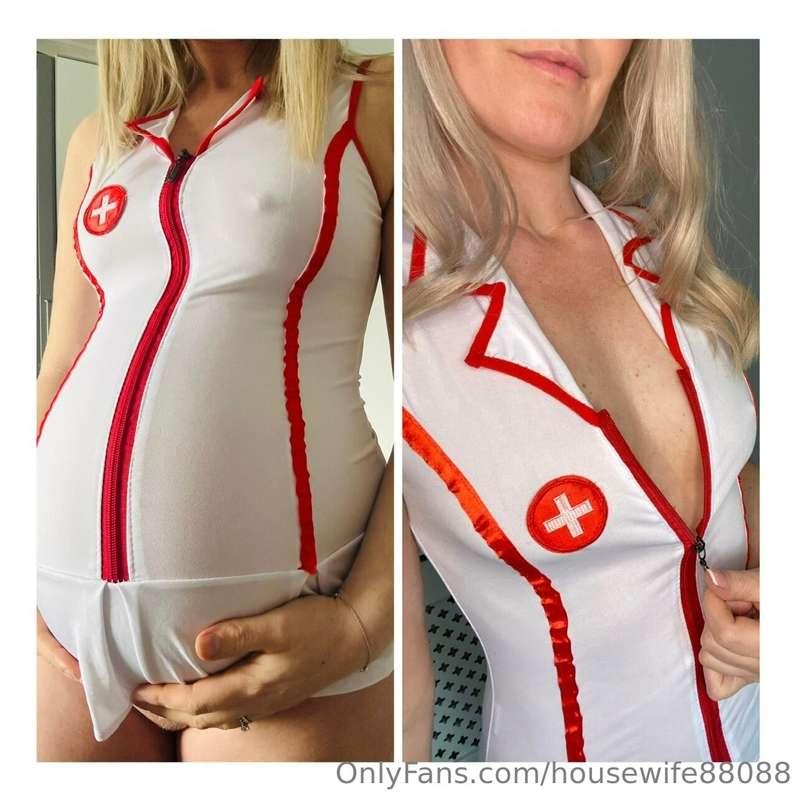 Which mommy do you prefer? 🤰😈💦