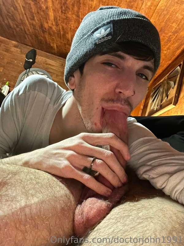 5 new pics just dropped to my vip and my man is uploading co..
