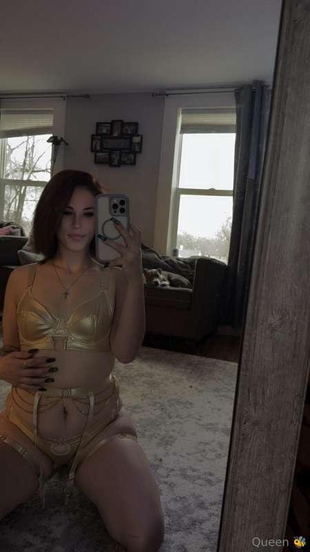 queenbitch1998 image #0