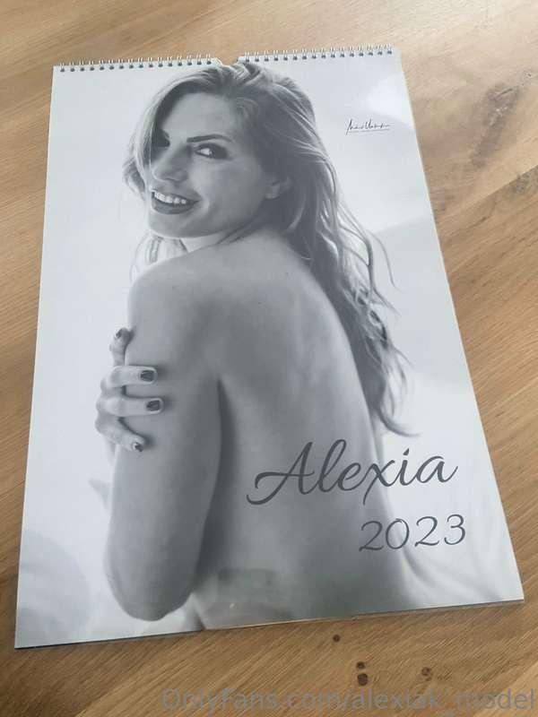 Hi Guys !  I only have 3 sexy Calenders 2023 left!!  I offer..
