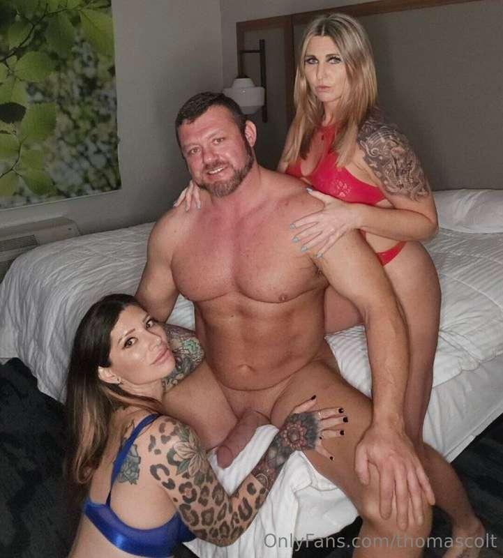 The long awaited Threesome with @lez.b.obscure and @katiekam..