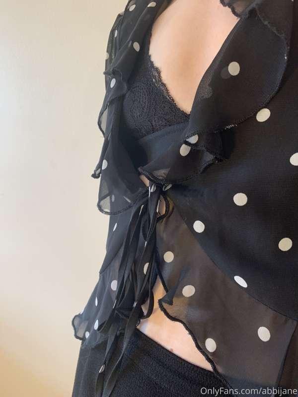 I think I like polk-a-dots 🥰🥰😍😍

💛 what do you like to see m..