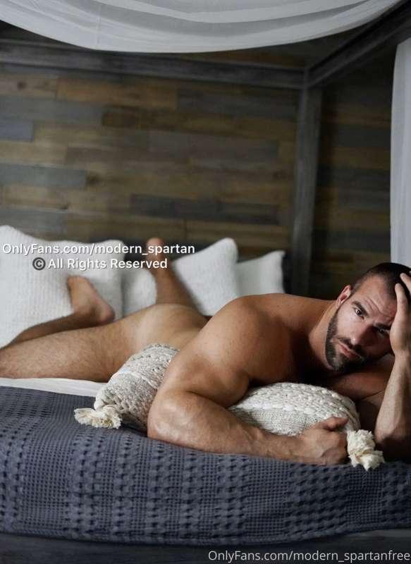 Throwback Thursday scruff😏 Would I be your big spoon, little..