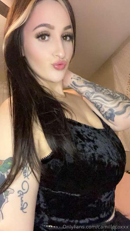 Cum and give me my New Year’s Kiss…with your cock 😈