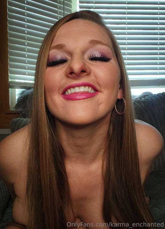 Cum all over my pretty face 😍 