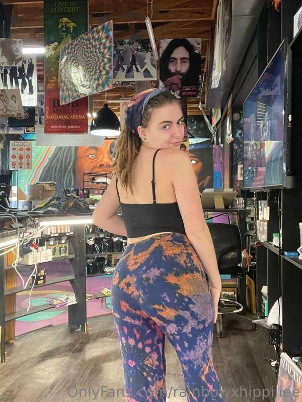Your fav hippie chick , works at a head/wiccan store 😈 would..