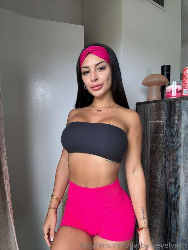 Sporty but still spicy…😋 ready to break a sweat?