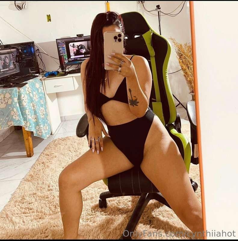 If you are looking for your queen ❤️ here I am for you baby ..