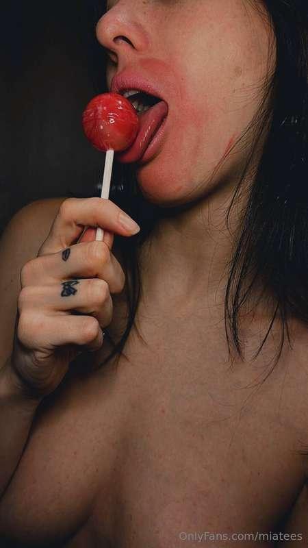 The view of naked me sucking and making mess of myself On @h..