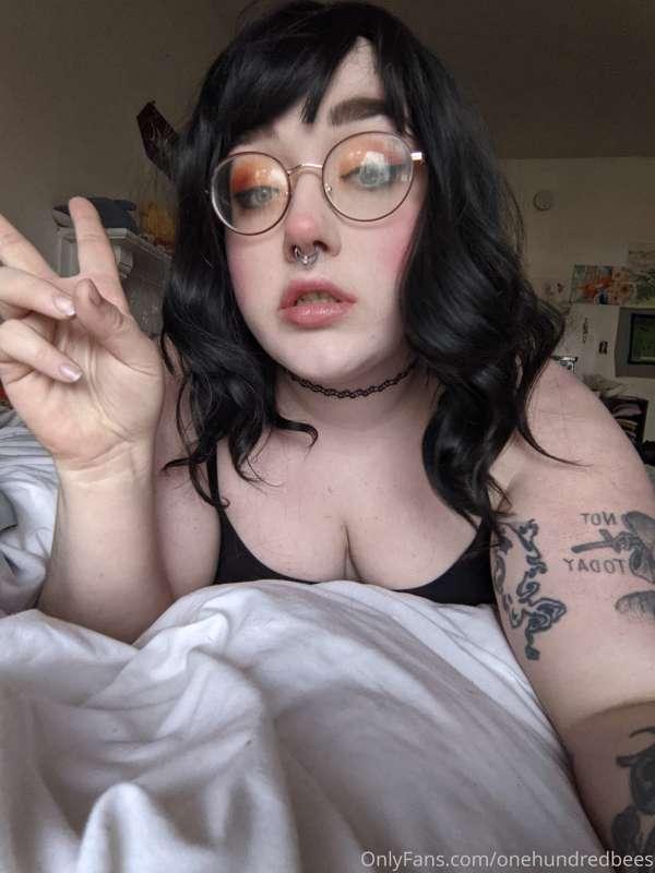 Swipe for a smooch!!
Enjoying the weather today love? I wish..