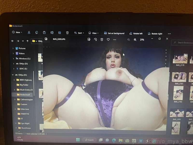 Yum Yum Factory! Working my booty off in Vegas! 🍑👀😪  $210 aw..