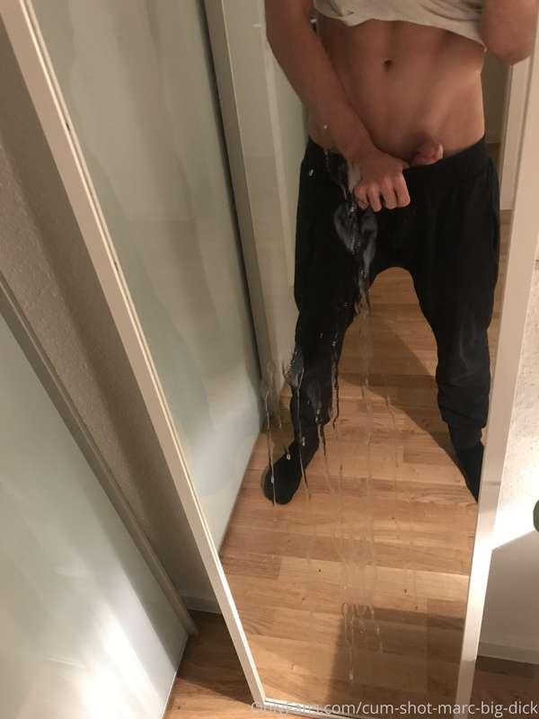 (💦💦Video) My today's big cum load on the mirror!!! Can u see..