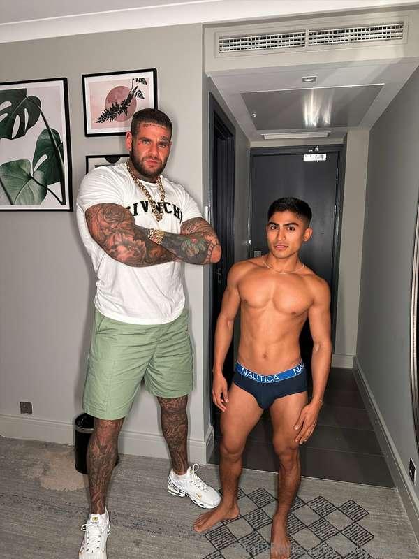 6ft3 vs 4ft9 😱 imagine the size of his ass hole 🤤 I fucked h..