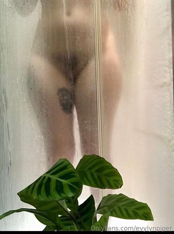 Throwback to a very fun shower session. Wouldn’t you like to..