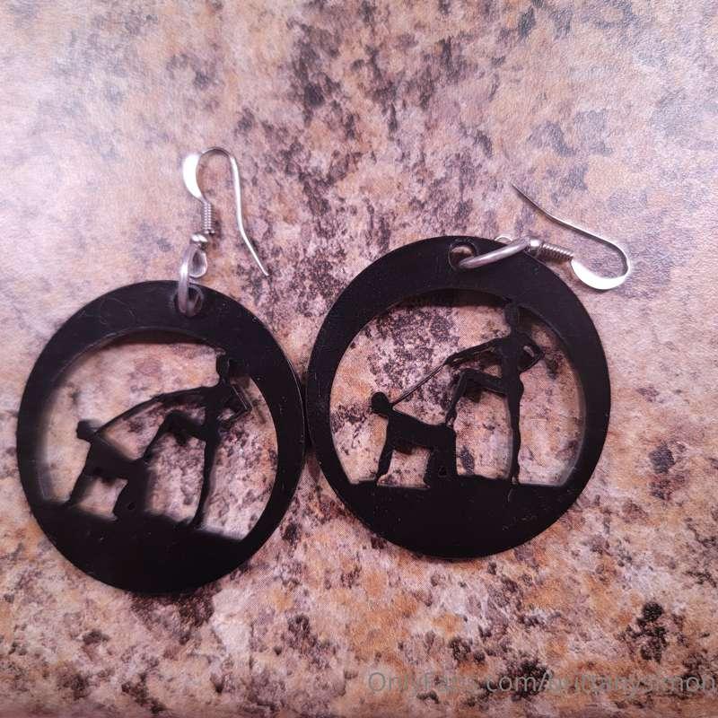 My earrings today 🙃