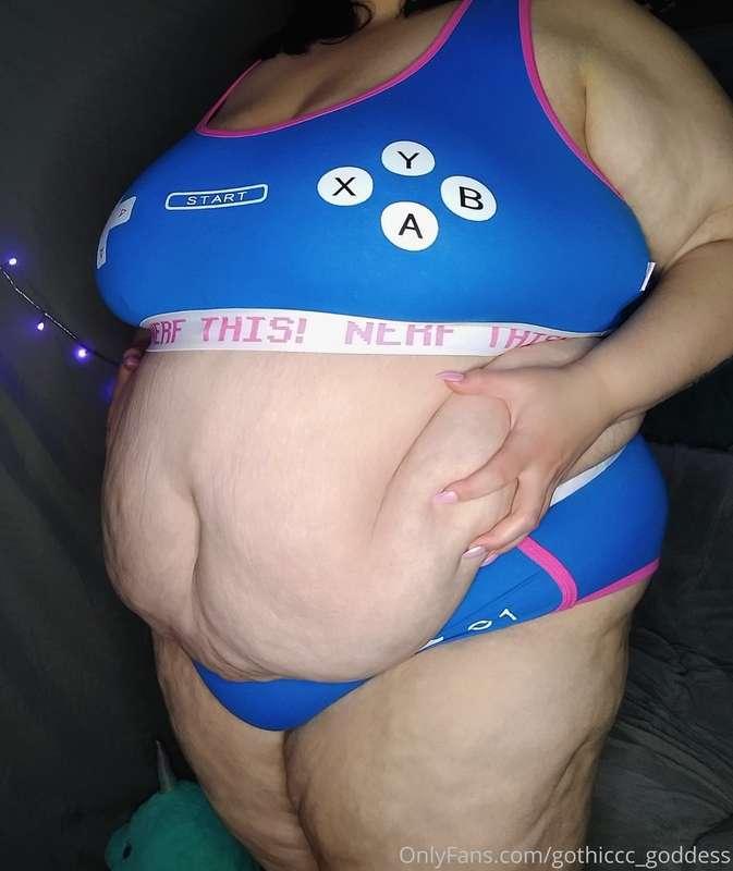 The best things in life come in *big* packages.🤭
~~~~~~~~~
T..