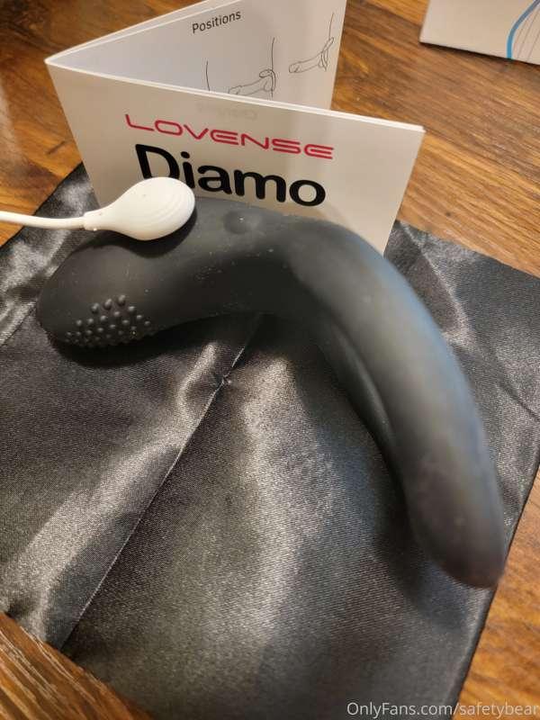 Picked up this little guy to spice up my cam sessions. Hope ..
