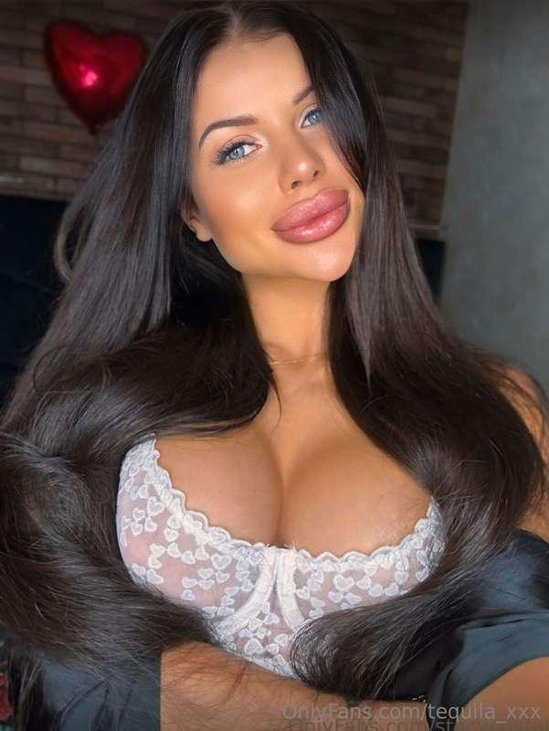 ## ❤️‍🔥@stacycristal IS WET RIGHT NOW❤️‍🔥## Fiery brunette @..