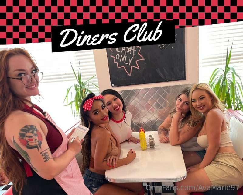 🥧 ***Fine Dining for 5*** 🥧

Sexy Thiccc waitress @emmamagno..