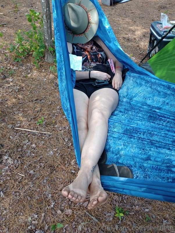 Who wants pics of my very dirty soles hanging off the hammoc..