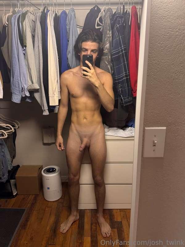 Feeling like doing a dildo video soon 😈