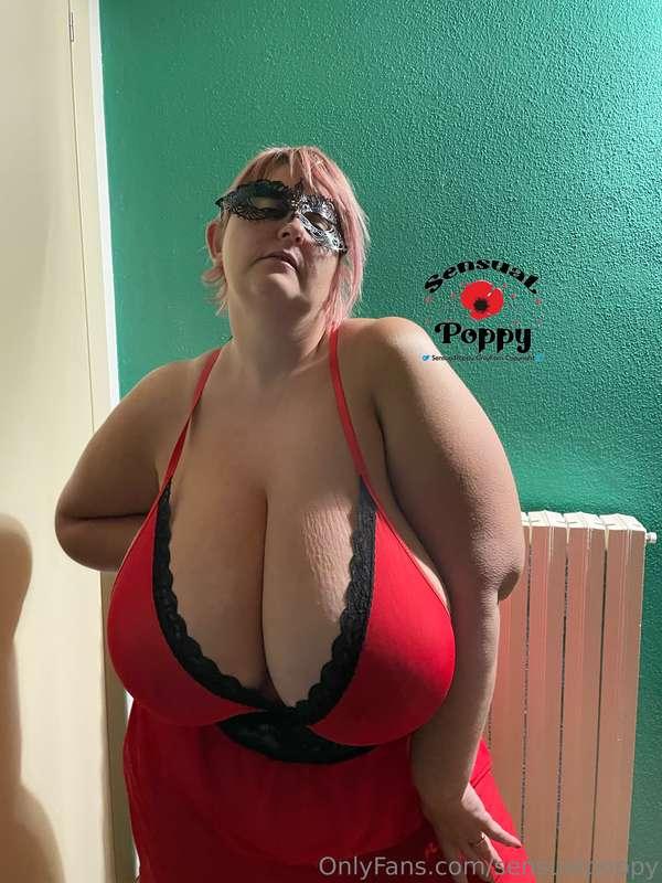 sensualpoppy image #0