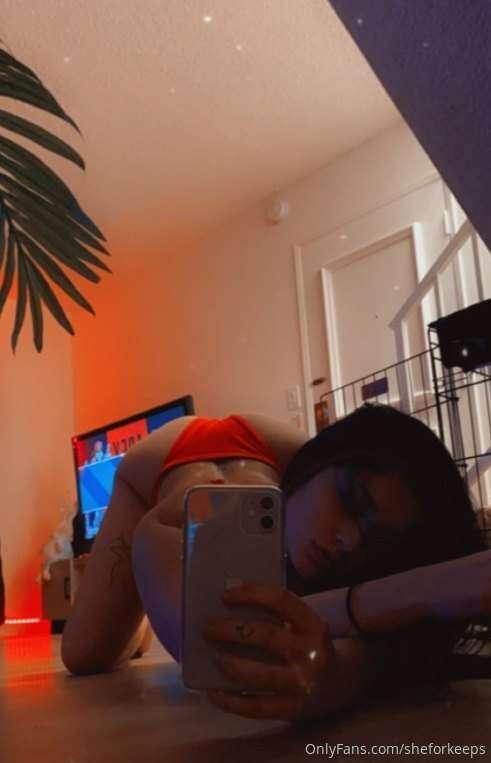 I’m writhing and cum hungryyyy...who's going to shower me wi..