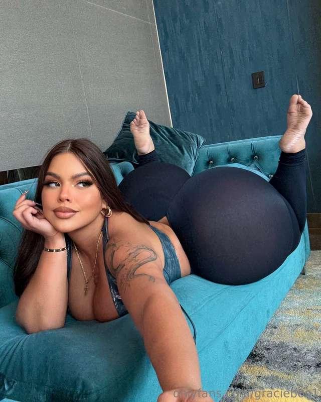 someone to eat me from behind pls? send me a dm 