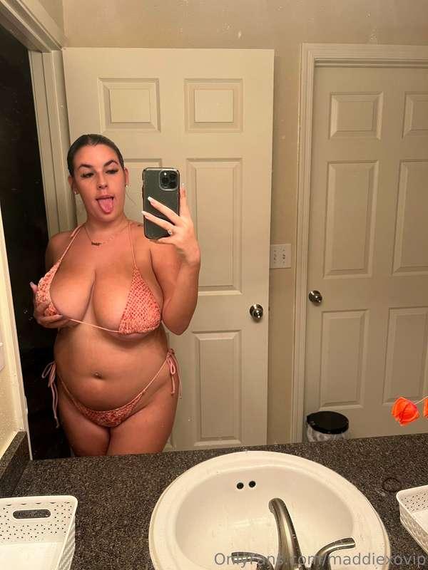does my tits look good baby? 🍒