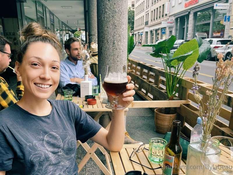Enjoying a drink after our day in Vevey! Cheers to everyone ..