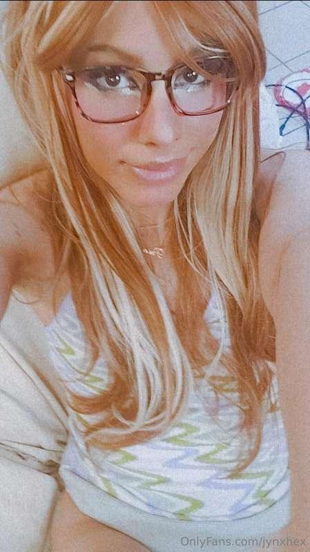 hii babes actually ironic im having vision problems in my ey..