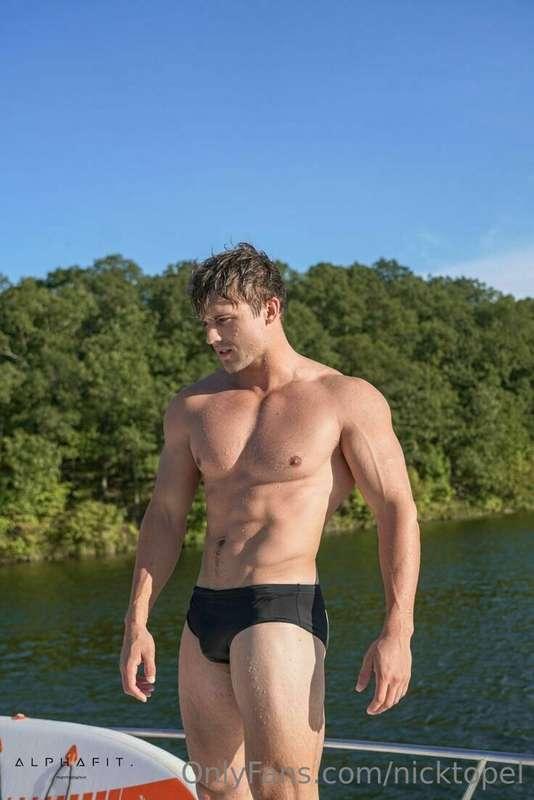 I love Speedos. Don’t you? 😛