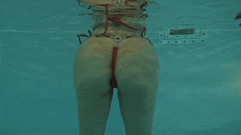 today's public content comes to you from a hotel pool in Chicago (if you work at Hilton, act like you never saw this video)

in the full vid, my plug gets pulled out..
then pushed right back in me 😛

#ass #booty #pawg #thicc #public #exhibitionism #fyp