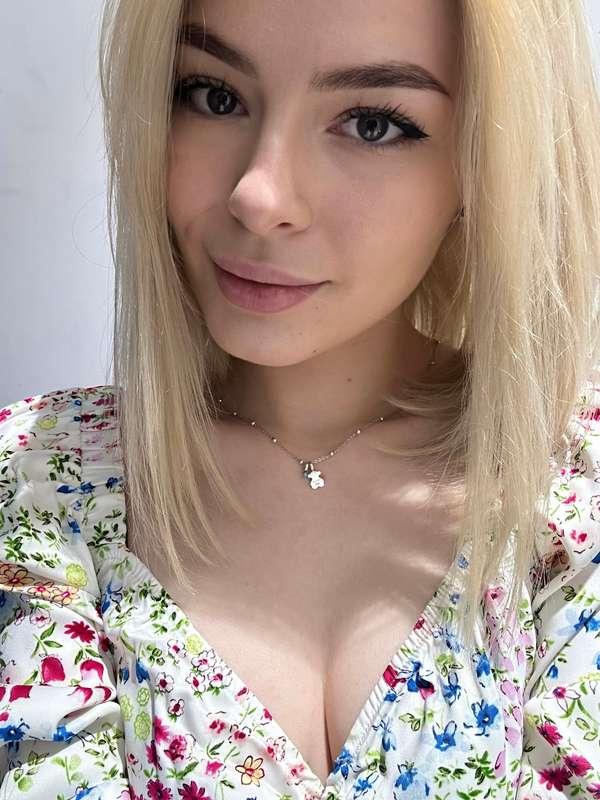 Do you think this dress fits me? 🥺💐