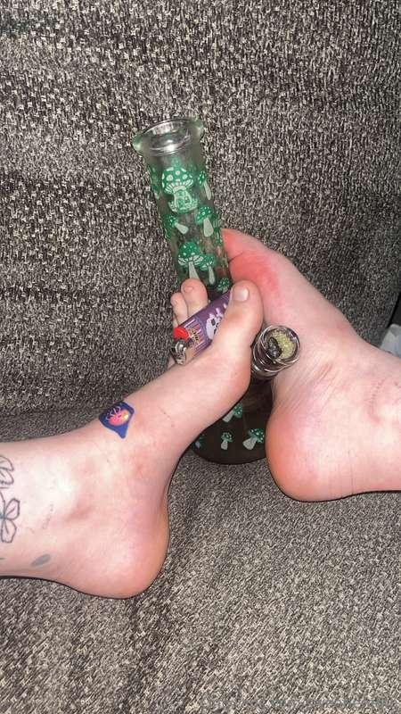 Would you take a hit while I hold it?🙈🙈
