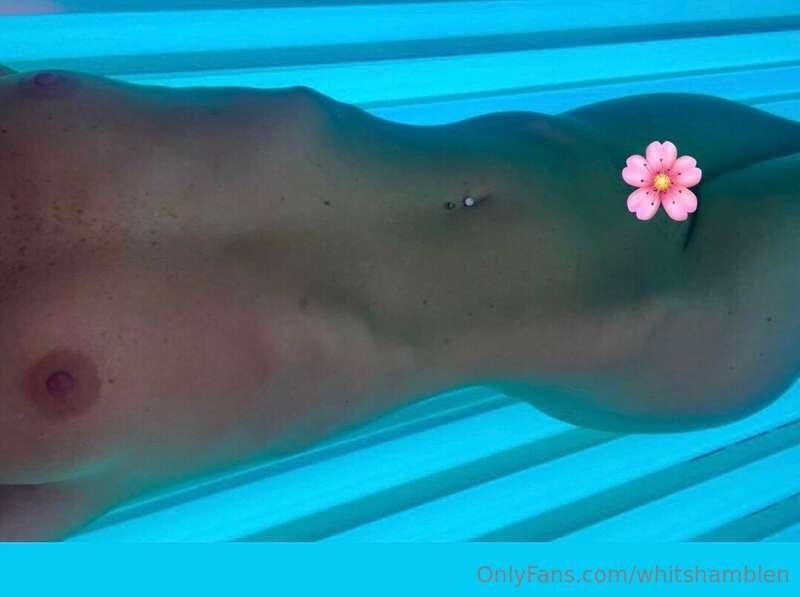 to see under the flower dm me🥵